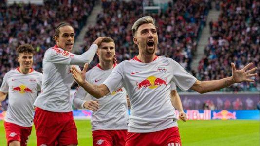 卡斯特罗普：踢拜仁染红是我铲球出现了失误；我最擅长8号位（卡斯特罗普：对阵拜仁被罚下因铲球失误；我最适合踢8号位）