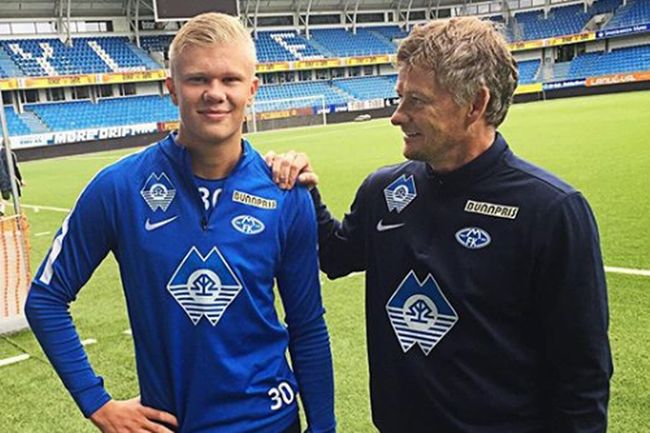 完成大四喜，姆巴佩当选欧冠官方本周最佳球员（姆巴佩独中四元，荣膺欧冠官方周最佳球员）