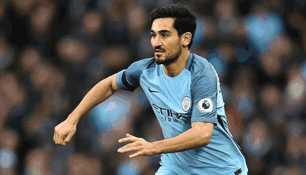 拜仁莱万多夫斯基关键进球锁定胜局（莱万致胜球助拜仁全取三分）