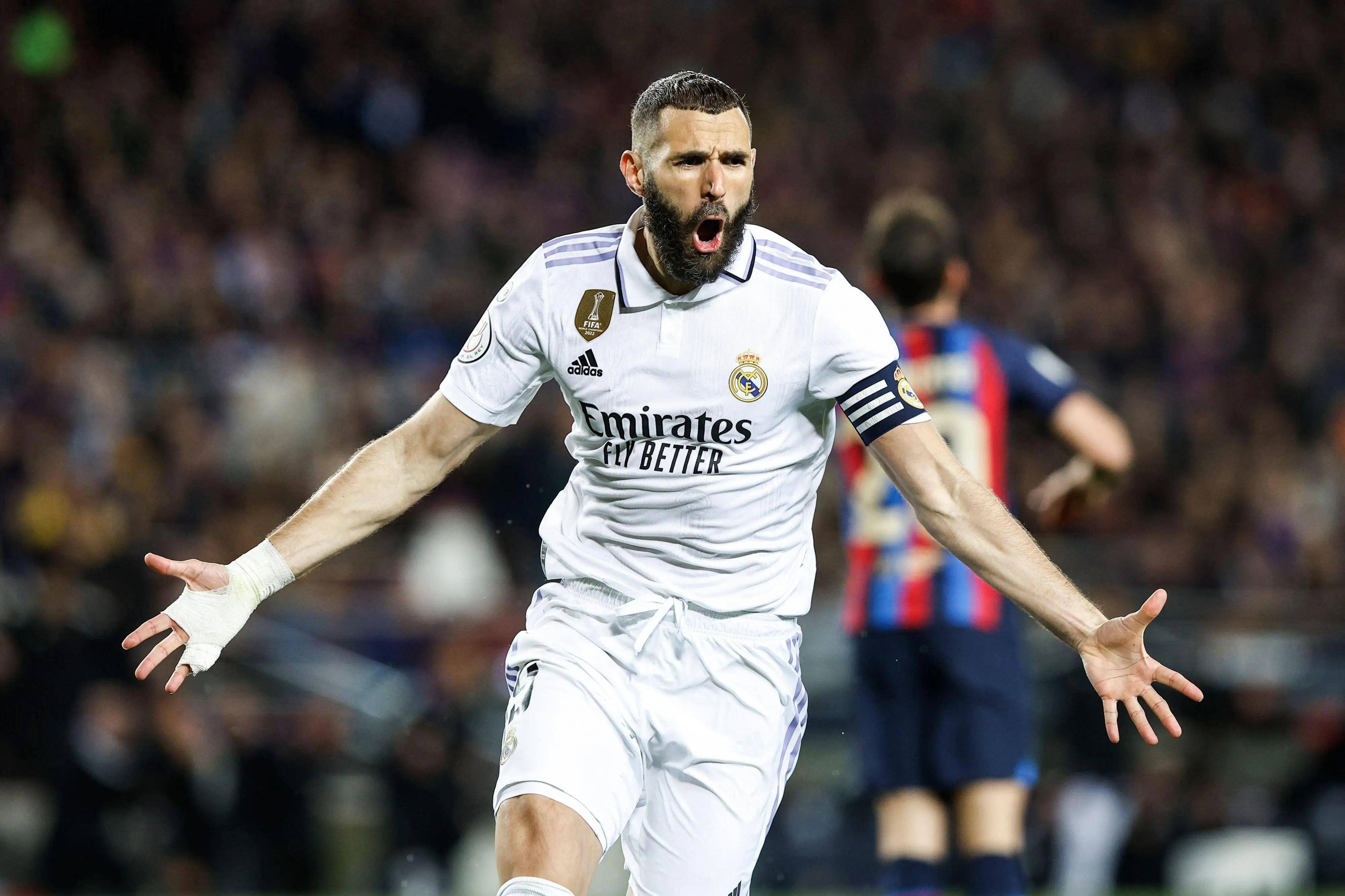 奥格斯堡0-0云达不莱梅，施密德错失良机（奥格斯堡与云达不莱梅0-0收场，施密德挥霍良机）